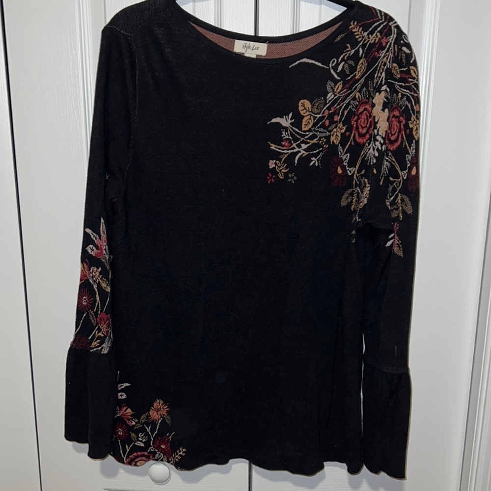 Women’s Style & Co Black and Floral Sweater w/ Flounce Sleeves | Size XL